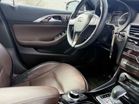 Used 2017 INFINITI QX30 Premium w/ Technology Package image 11