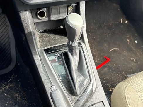 Used 2016 Toyota Corolla LE image 29