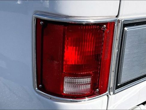 Used 1990 Chevrolet Blazer 4WD image 19