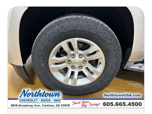 Used 2015 Chevrolet Suburban LT w/ Luxury Package AWD/4WD image 27