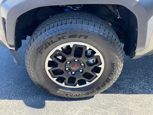 Used 2025 Toyota Tacoma TRD Off-Road w/ TRD Off Road Premium Package AWD/4WD image 17