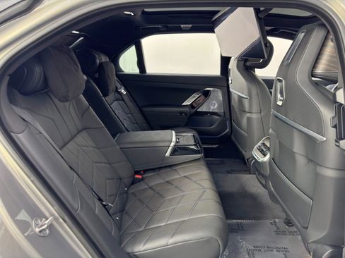 Used 2023 BMW i7 xDrive60 image 52