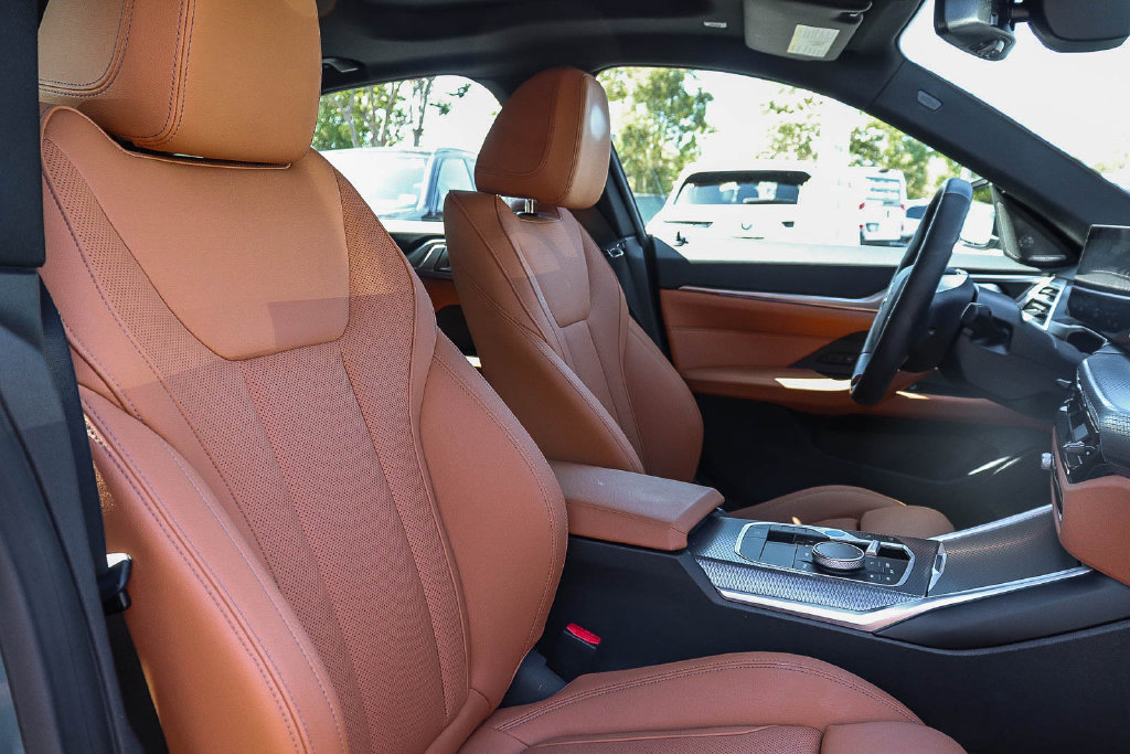 Used 2025 BMW i4 eDrive40 RWD image 17
