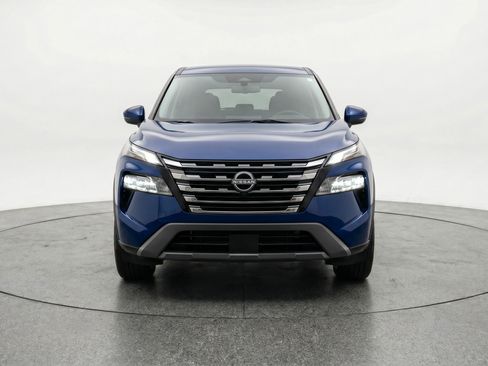 Used 2025 Nissan Rogue SV FWD image 2