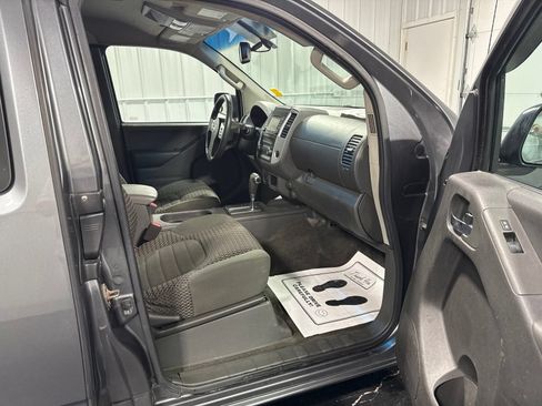 Used 2016 Nissan Frontier SV RWD image 10