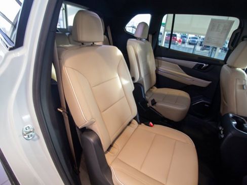 Used 2025 Buick Enclave Preferred w/ LPO, Floor Liner Package image 19