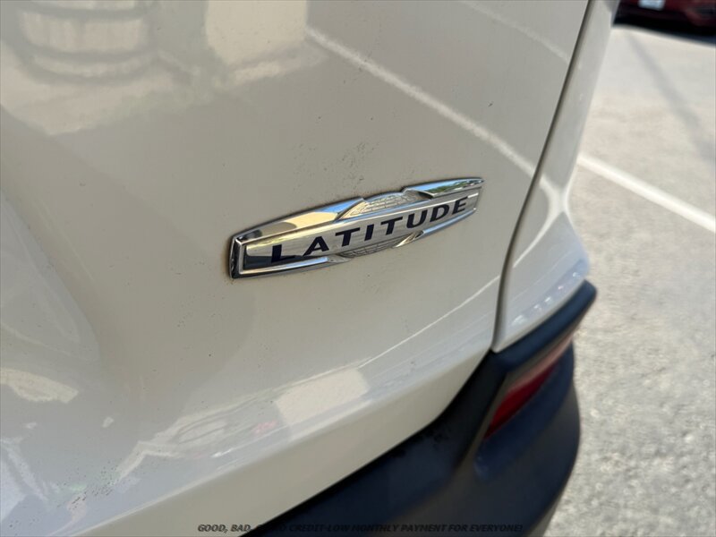 Used 2019 Jeep Cherokee Latitude Plus AWD/4WD image 31