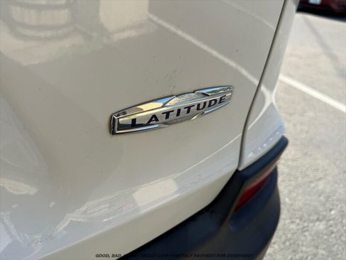 Used 2019 Jeep Cherokee Latitude Plus AWD/4WD image 31
