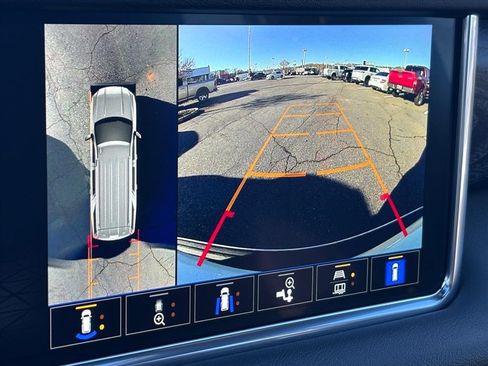 Used 2022 GMC Yukon XL Denali image 5