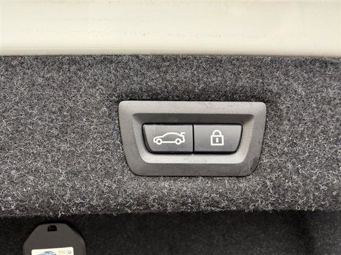 Used 2018 BMW M550i xDrive image 22