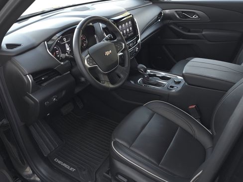 Used 2023 Chevrolet Traverse Premier image 10