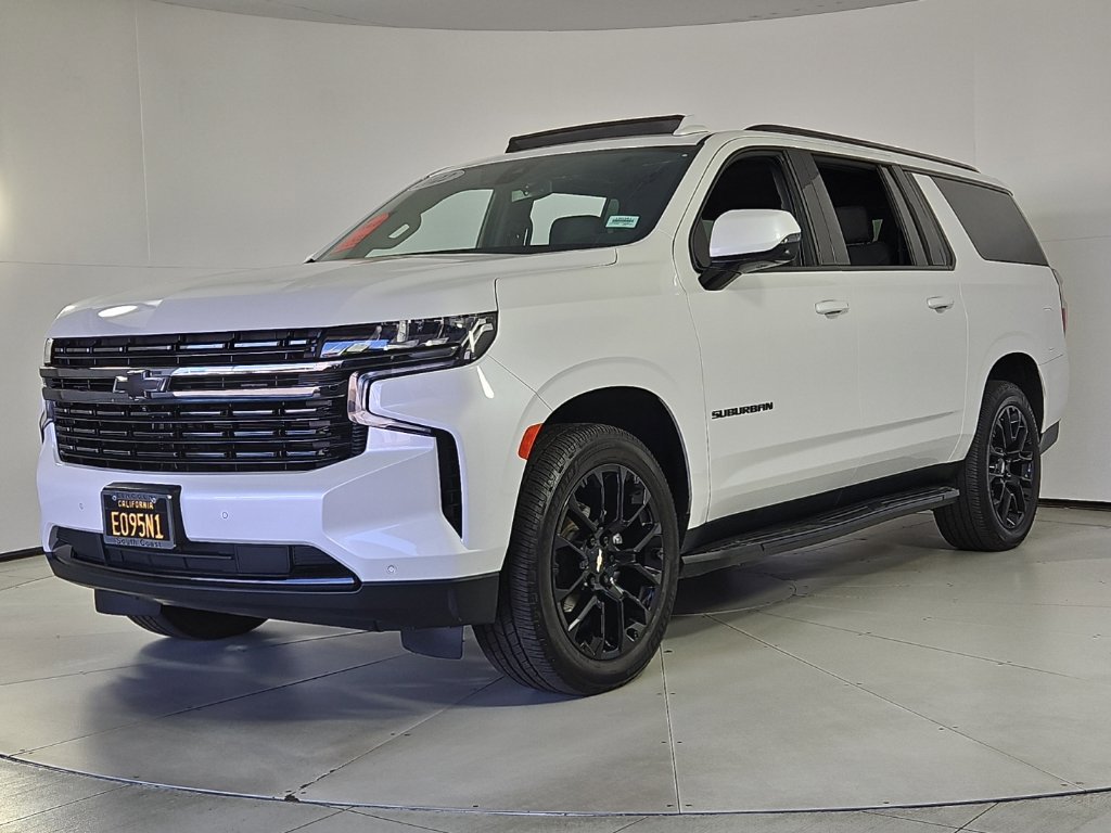Used 2022 Chevrolet Suburban RST w/ Luxury Package RWD image 2