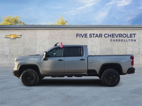 Used 2024 Chevrolet Silverado 2500 ZR2 w/ Technology Package image 5