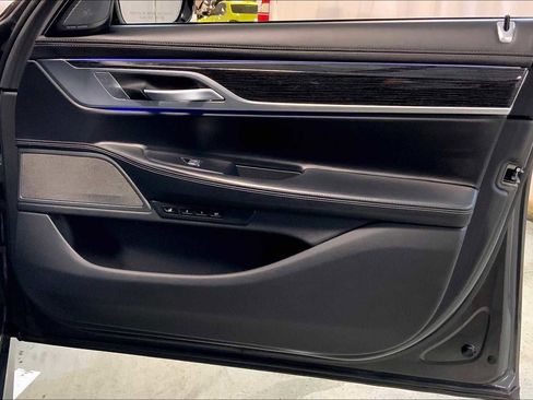 Used 2022 BMW ALPINA B7 xDrive w/ Luxury Rear Seating Package image 22