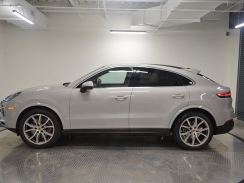 Certified 2021 Porsche Cayenne Coupe image 2