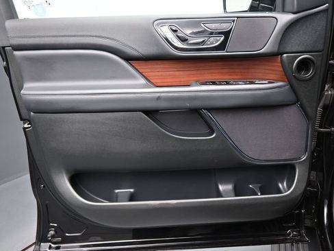 Used 2023 Lincoln Navigator Reserve AWD/4WD image 10