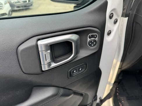 Used 2020 Jeep Wrangler Unlimited Sahara AWD/4WD image 25