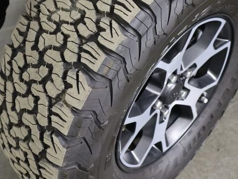 Used 2022 Jeep Wrangler Unlimited Rubicon AWD/4WD image 32