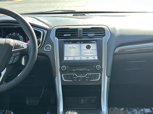 Used 2018 Ford Fusion SE w/ Fusion SE Technology Package image 30