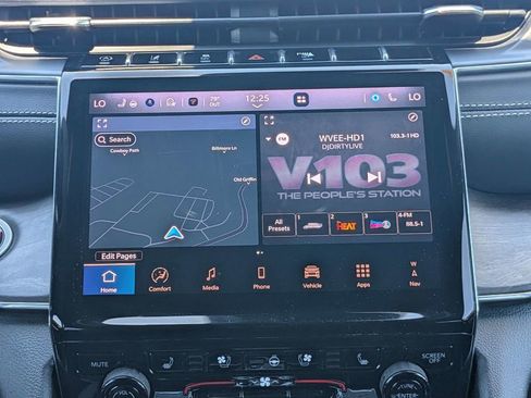 Used 2025 Jeep Grand Cherokee Overland w/ Luxury Tech Group IV AWD/4WD image 17