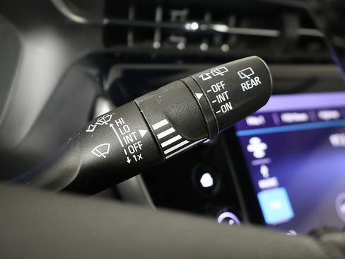 Used 2022 Chevrolet Bolt EUV LT w/ Comfort Package image 36