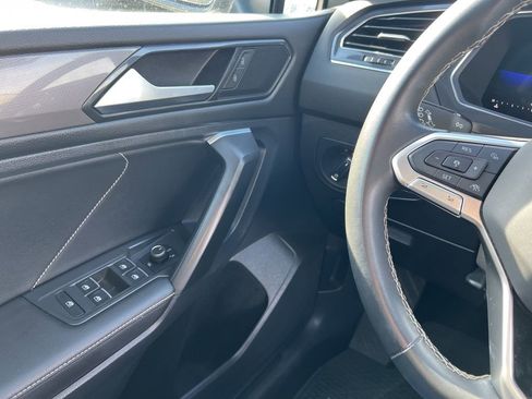Used 2022 Volkswagen Tiguan SE image 18