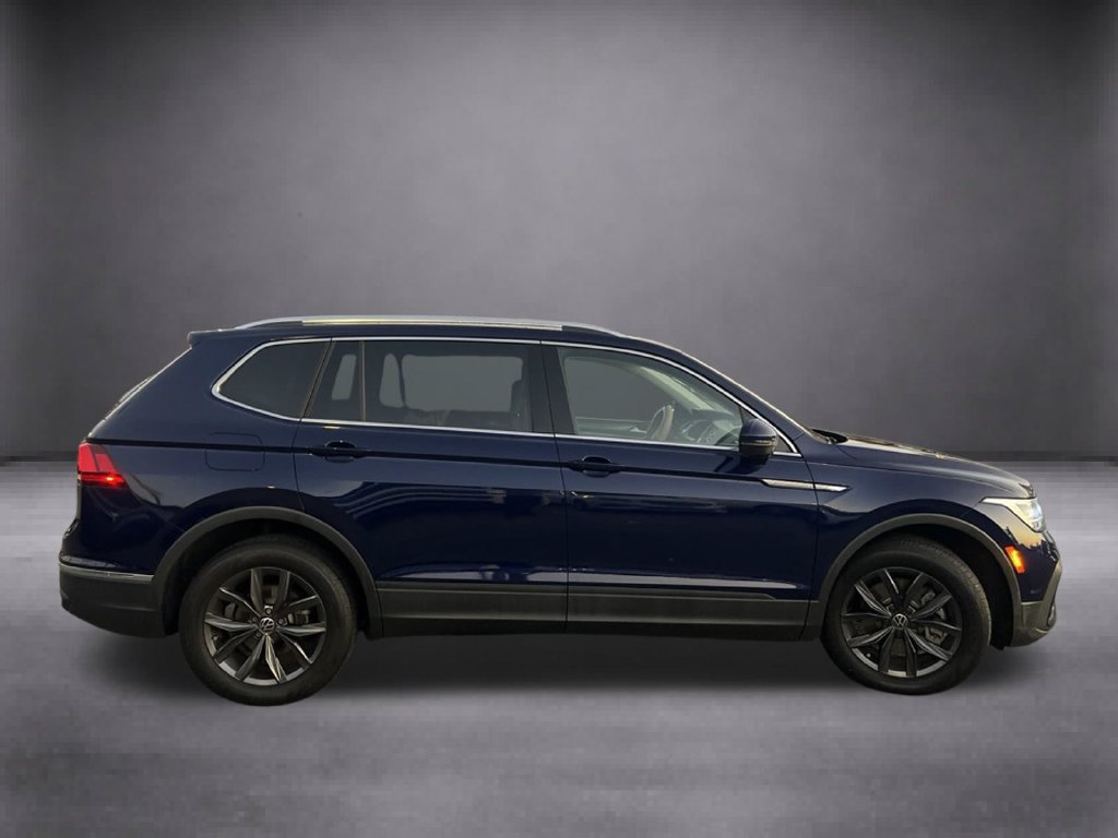 Used 2023 Volkswagen Tiguan SE w/ Panoramic Sunroof Package FWD image 9