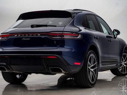 Certified 2025 Porsche Macan image 12