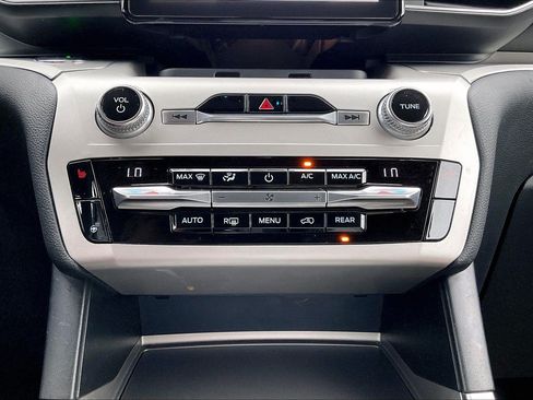 Certified 2020 Ford Explorer XLT w/ Equipment Group 202A RWD image 33