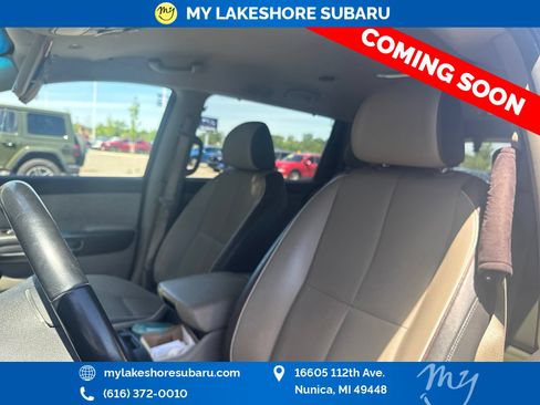Used 2017 Kia Sedona LX w/ LX Essentials Premium Package FWD image 12