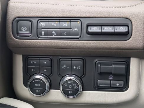 Used 2024 GMC Yukon Denali w/ Denali Reserve Package AWD/4WD image 31