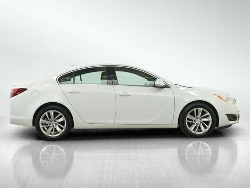 Used 2016 Buick Regal image 6