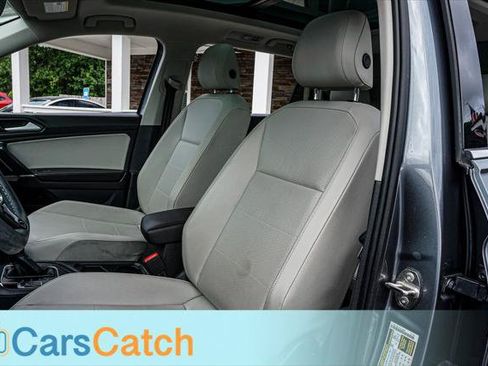 Used 2020 Volkswagen Tiguan SE w/ Panoramic Sunroof Package FWD image 19