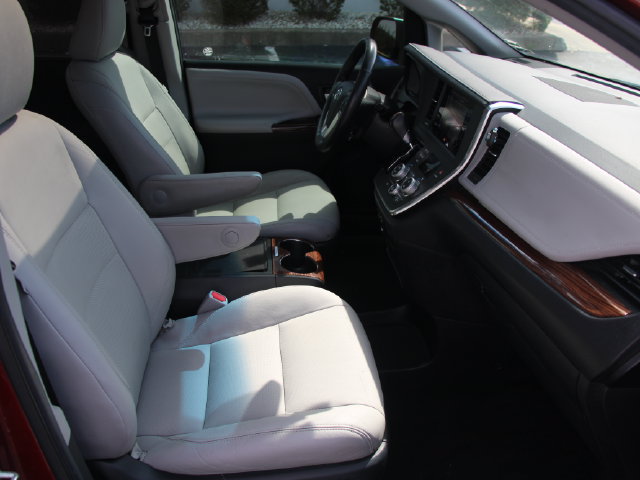 Used 2015 Toyota Sienna Limited Premium FWD image 34