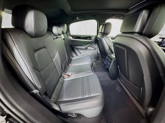 Certified 2025 Porsche Cayenne Coupe AWD/4WD image 21