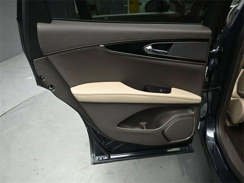 Certified 2023 Lincoln Nautilus Reserve image 23