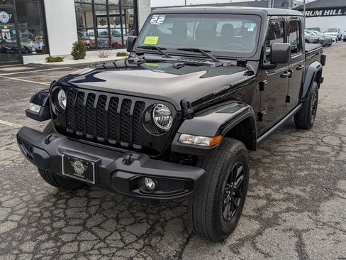 Used 2022 Jeep Gladiator Sport image 2