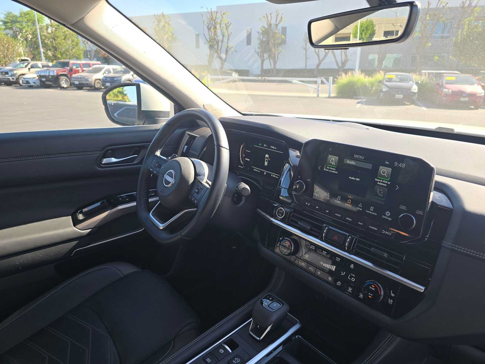 Used 2023 Nissan Pathfinder Platinum w/ Lighting Package (N93) FWD image 11