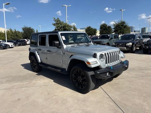 Used 2023 Jeep Wrangler Unlimited Sahara AWD/4WD image 3