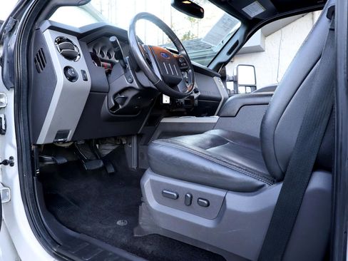 Used 2016 Ford F250 Lariat w/ Lariat Ultimate Package image 32