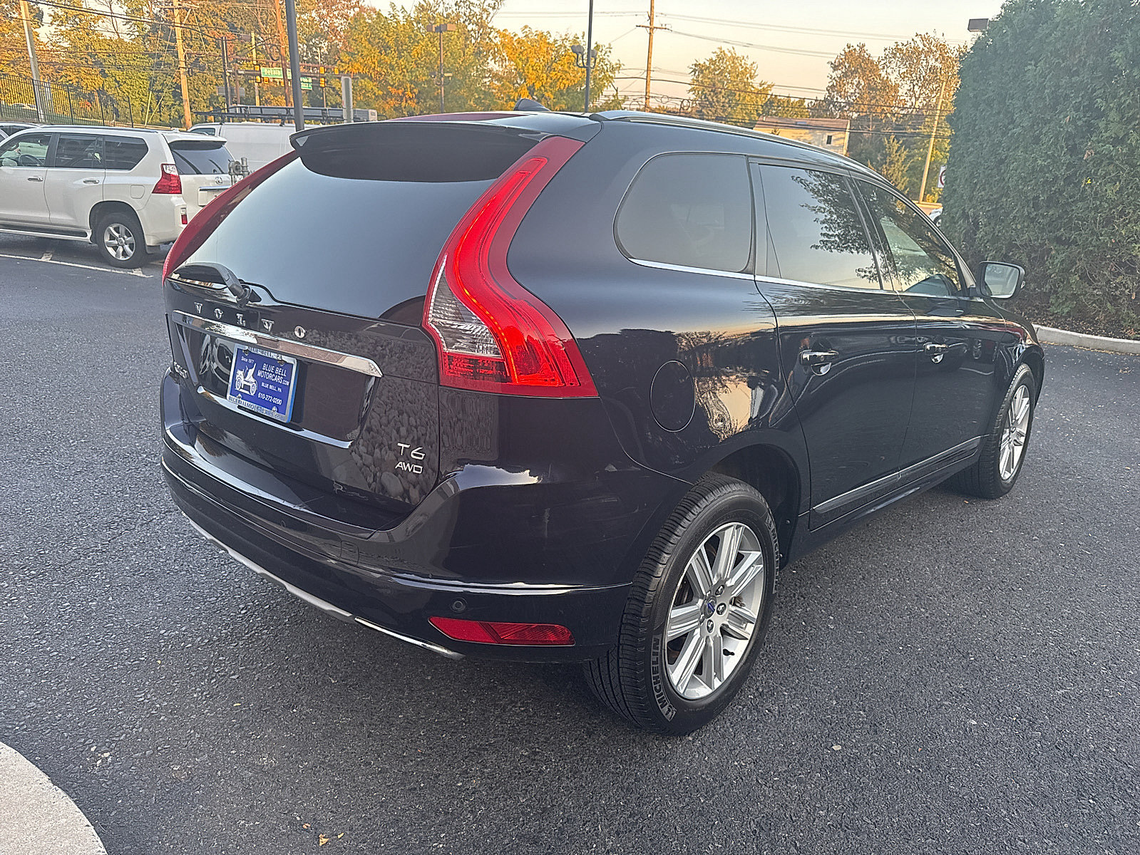 Used 2016 Volvo XC60 T6 w/ Proximity Package AWD/4WD image 5