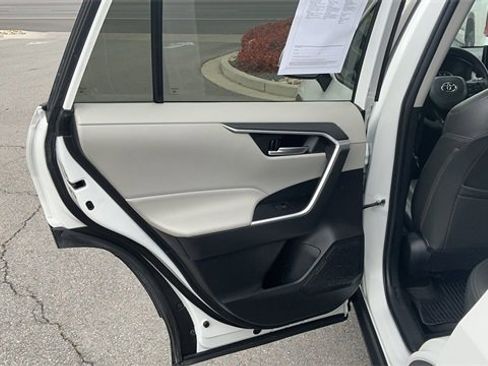 Used 2022 Toyota RAV4 XLE image 10