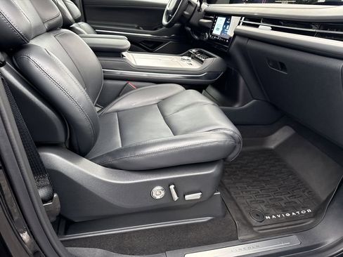 Used 2025 Lincoln Navigator L Reserve w/ Jet Appearance Package image 13