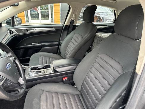 Used 2019 Ford Fusion SE FWD image 22