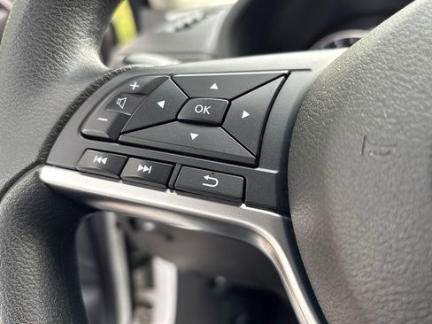 Used 2024 Nissan Sentra SV FWD image 9