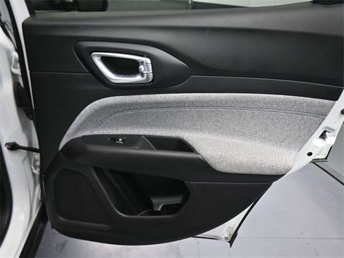 Used 2025 Jeep Compass Sport image 36