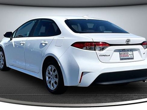 Used 2025 Toyota Corolla LE image 4