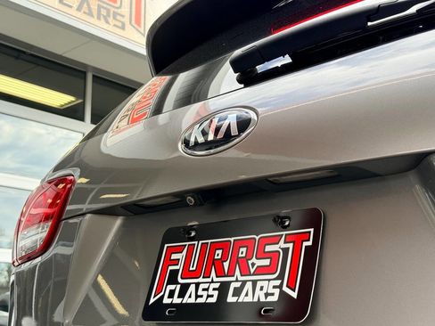 Used 2018 Kia Sorento FWD image 9