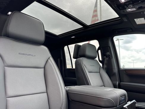 New 2026 GMC Yukon XL Denali w/ Denali Reserve Package AWD/4WD image 19