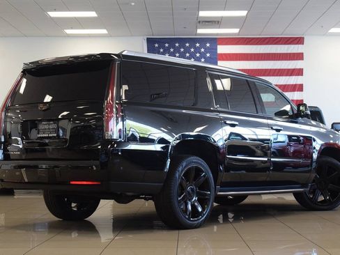 Used 2019 Cadillac Escalade ESV Luxury RWD image 7